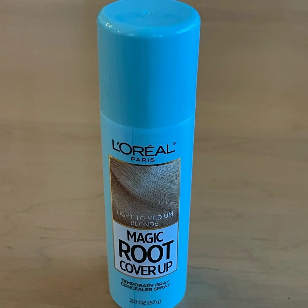 NWOT - L’ORÉAL PARIS - Light to Medium Root Concealer